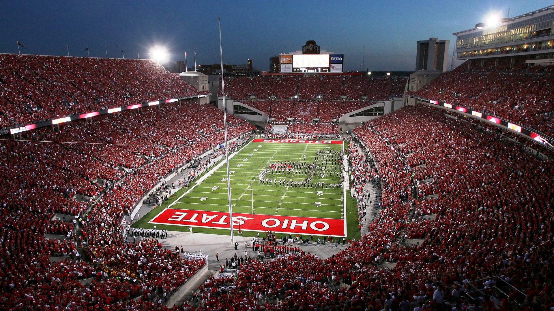 皇家马德里与巴塞罗那上演巅峰对决，西甲冠军悬念再起